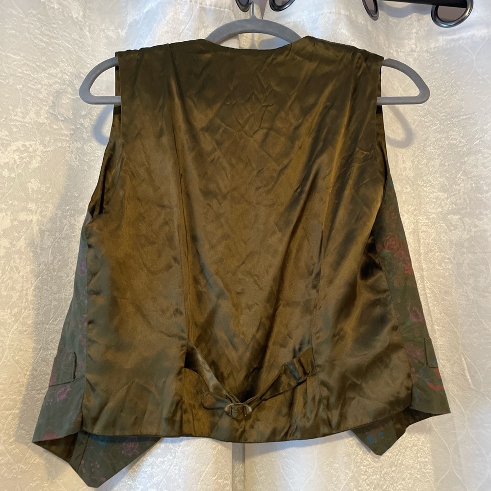 Floral Patterned Vest - Picture 2 of 3